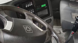 Truk Derek XCMG QY80K5D 2022 – Lengan Lurus Hidraulik – Penyeimbang 25t – Harga Terbaik